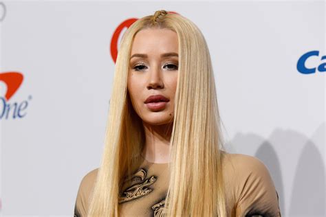 iggy azalea nudes|Iggy Azalea poses completely naked and shows off bum in saucy。